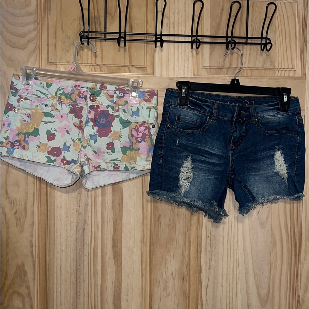 2 Piece Bundle Jean Shorts Size : 1/2 & 0 Pre-loved